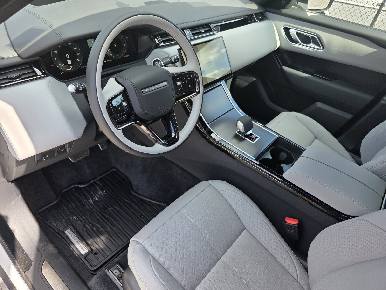 Used 2026 Land Rover Range Rover Velar Dynamic SE image 11