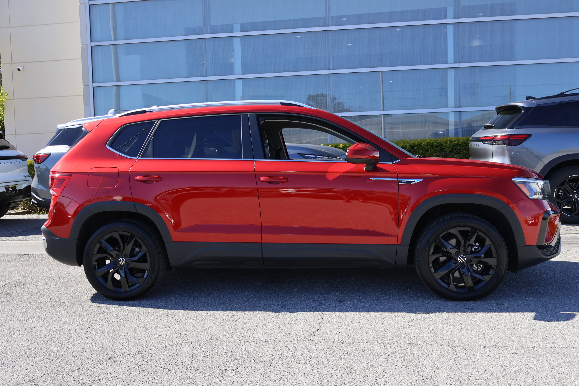 Used 2023 Volkswagen Taos SE w/ Black Wheel Package image 10