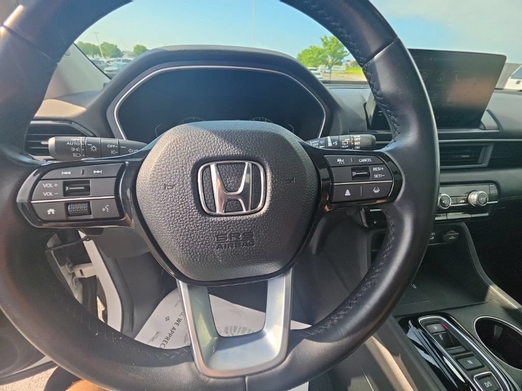 Certified 2025 Honda Pilot Touring image 17