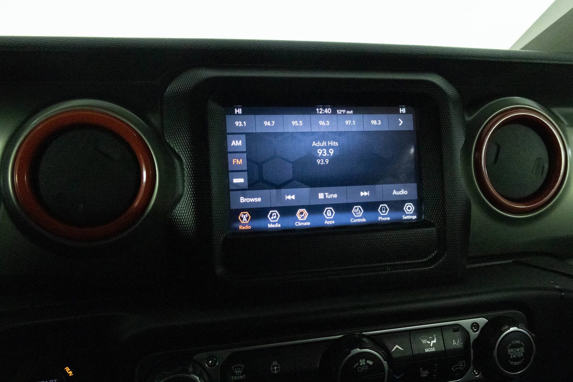 Used 2018 Jeep Wrangler Unlimited Sport S image 22