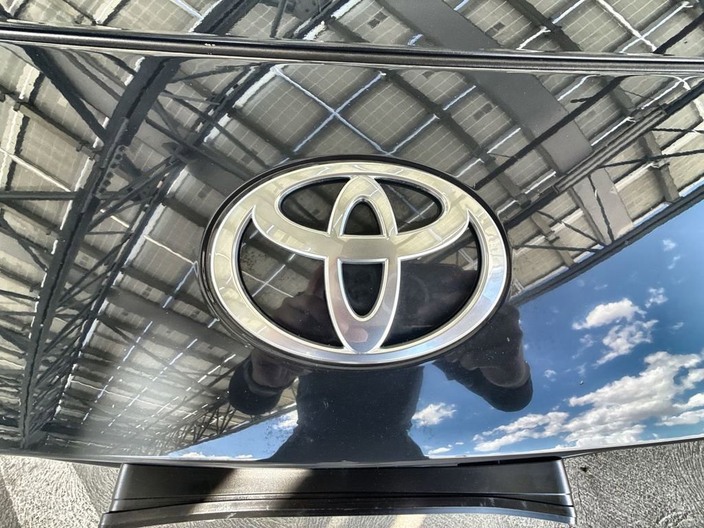 Used 2025 Toyota Camry SE image 23