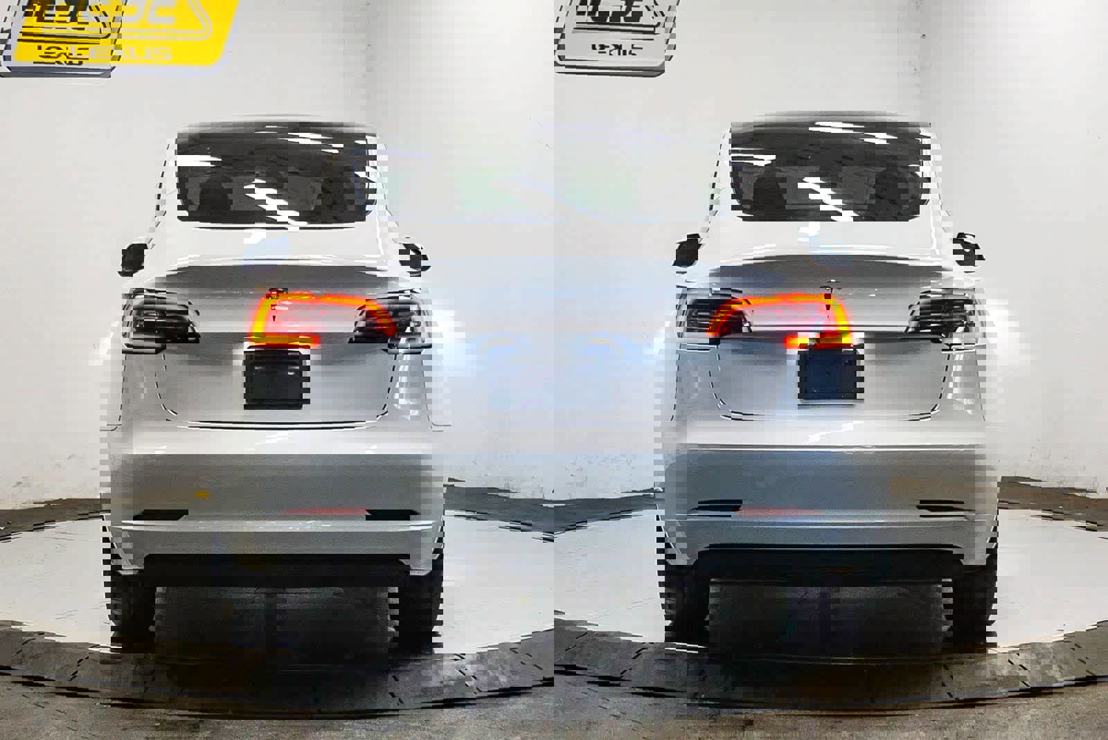 Used 2023 Tesla Model 3 Standard Range image 3