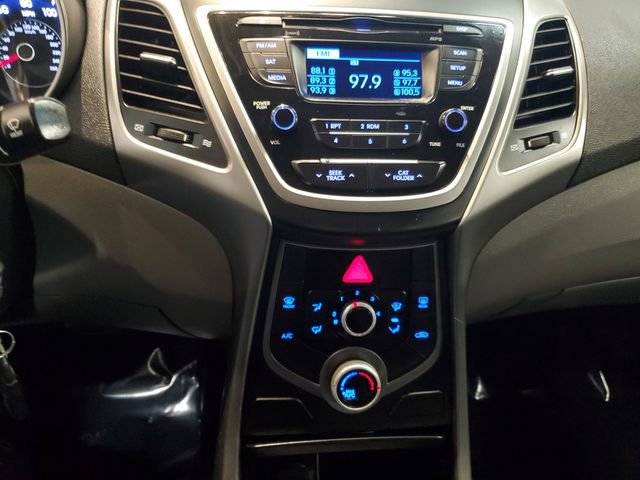 Used 2016 Hyundai Elantra SE image 18