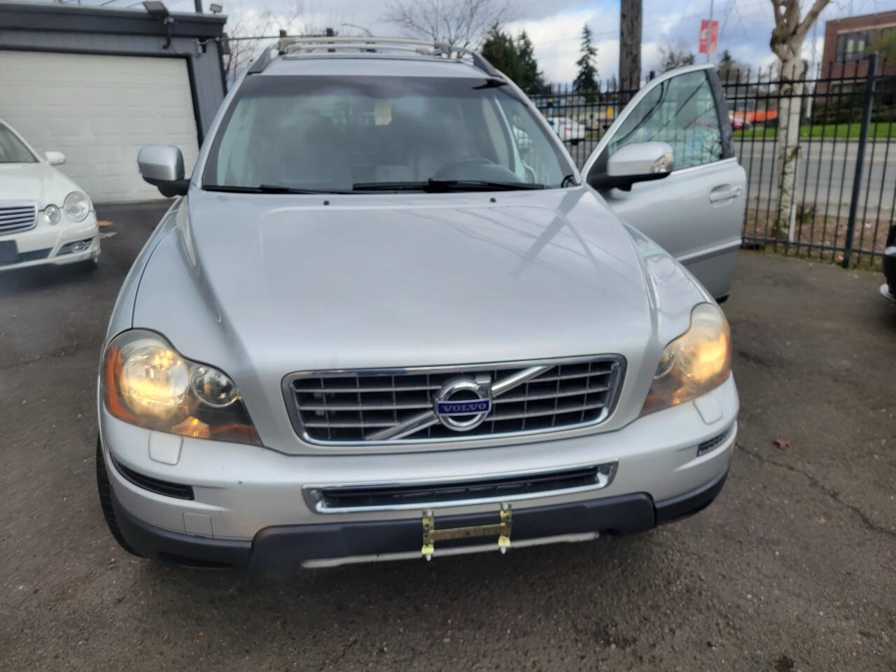 Used 2010 Volvo XC90 3.2 image 3