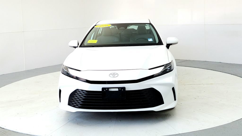Used 2025 Toyota Camry LE AWD/4WD image 8