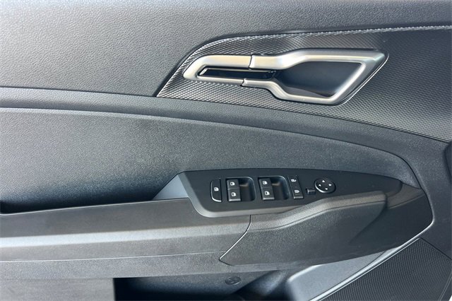 New 2025 Kia Sportage LX image 12