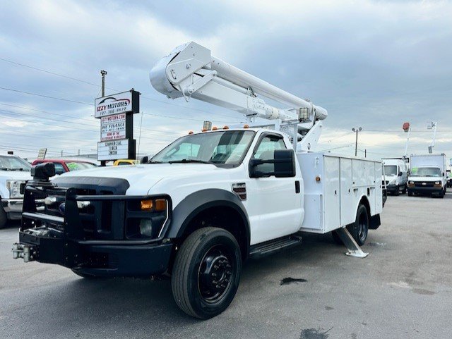 Used 2009 Ford F550 2WD Regular Cab Super Duty image 15