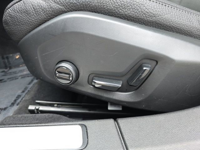 Certified 2025 Volvo V60 B5 Cross Country Plus image 30