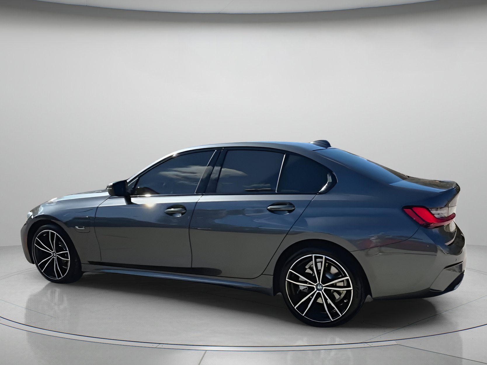 Used 2022 BMW 330e w/ M Sport Package image 19