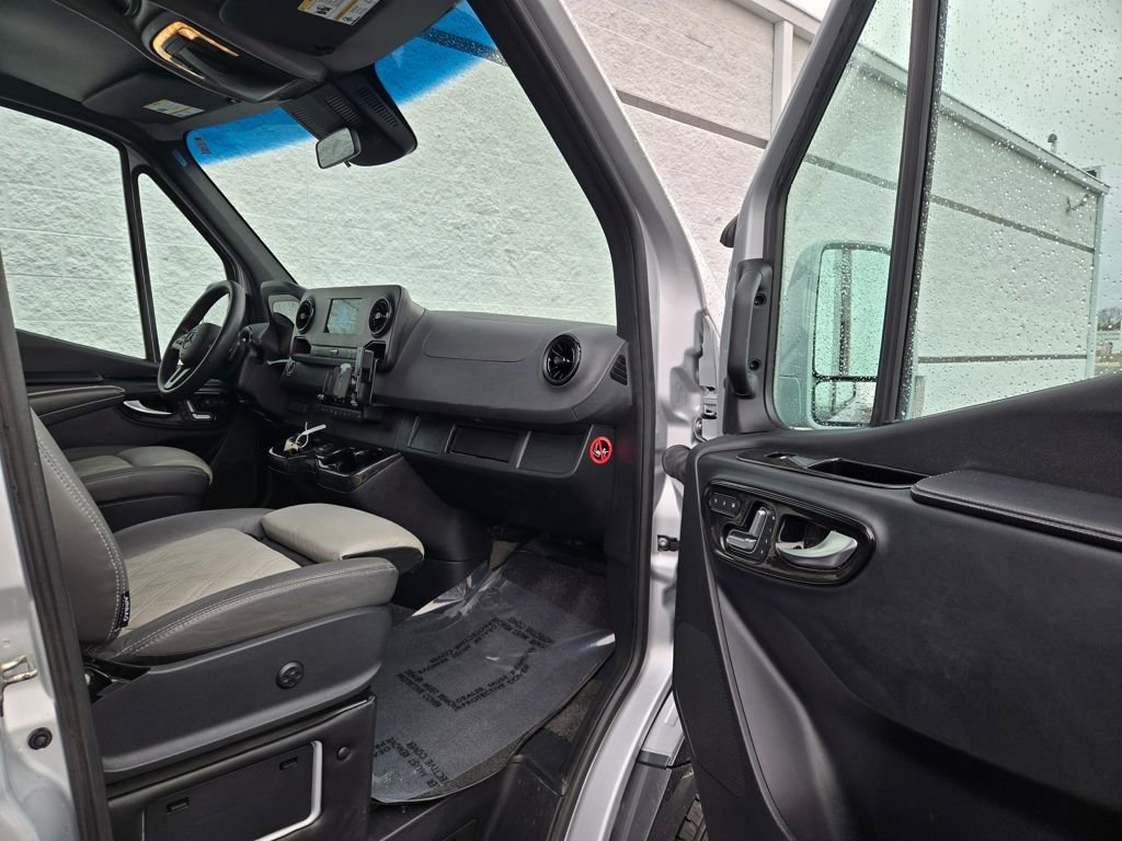 Used 2021 Mercedes-Benz Sprinter 2500 image 23