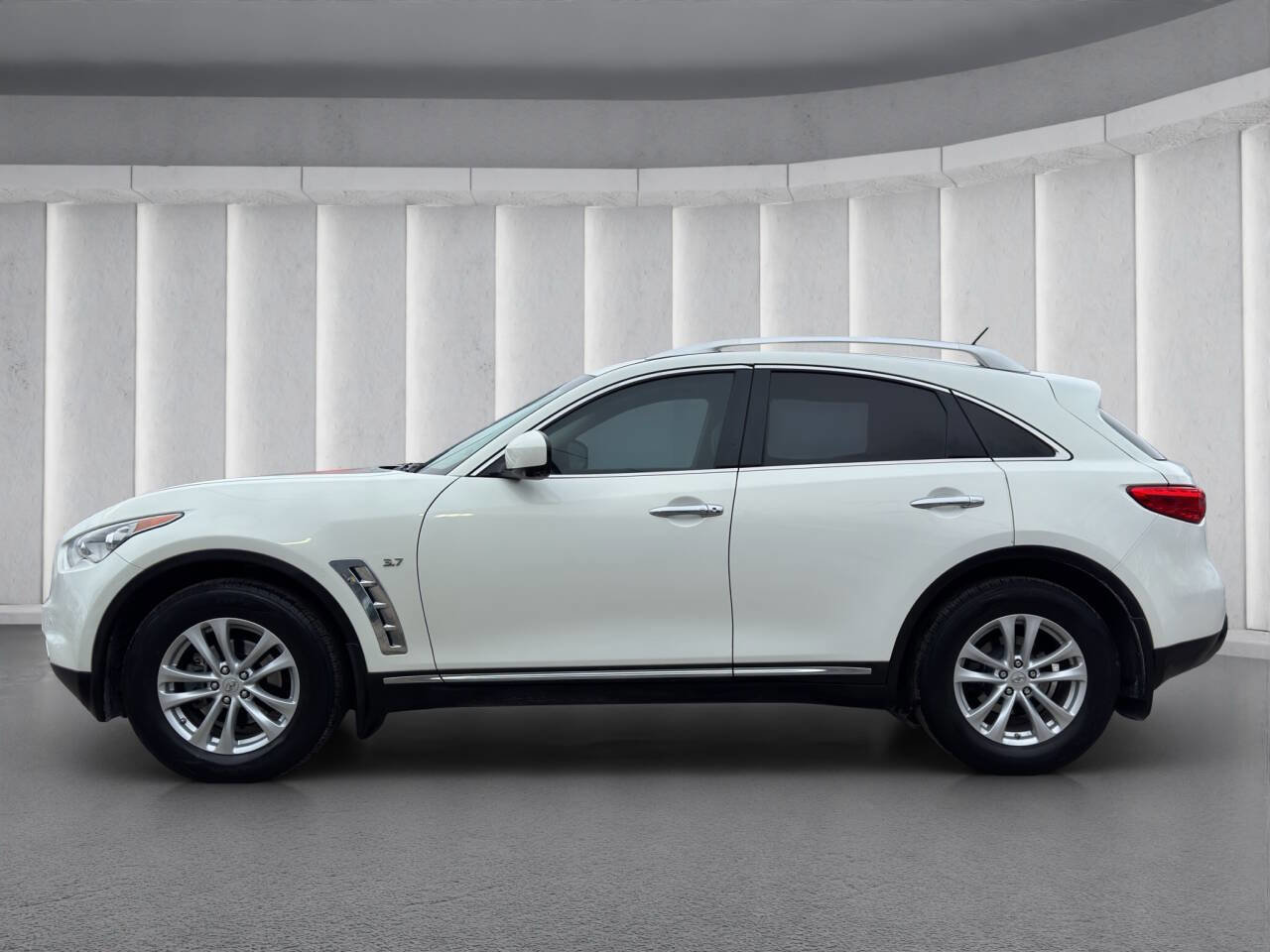 Used 2016 INFINITI QX70 AWD w/ Premium Package image 2