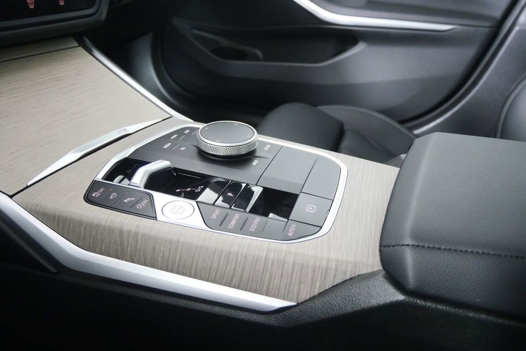 Certified 2025 BMW 330i Sedan image 24