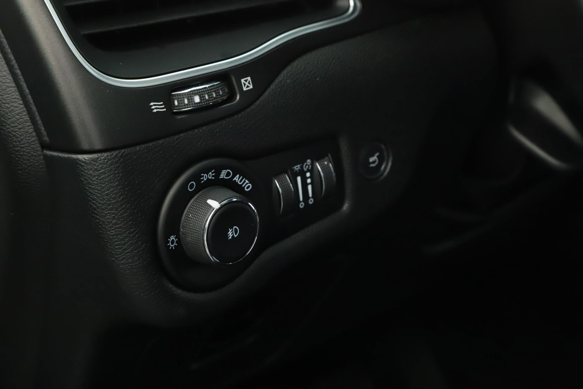 Used 2023 Jeep Cherokee Trailhawk w/ Sun & Sound Group image 9