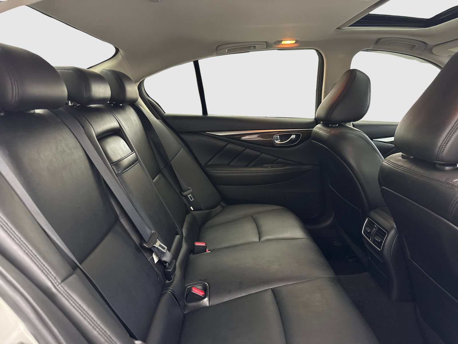 Used 2018 INFINITI Q50 Luxe w/ Essential Package (3.0T Luxe) AWD/4WD image 44