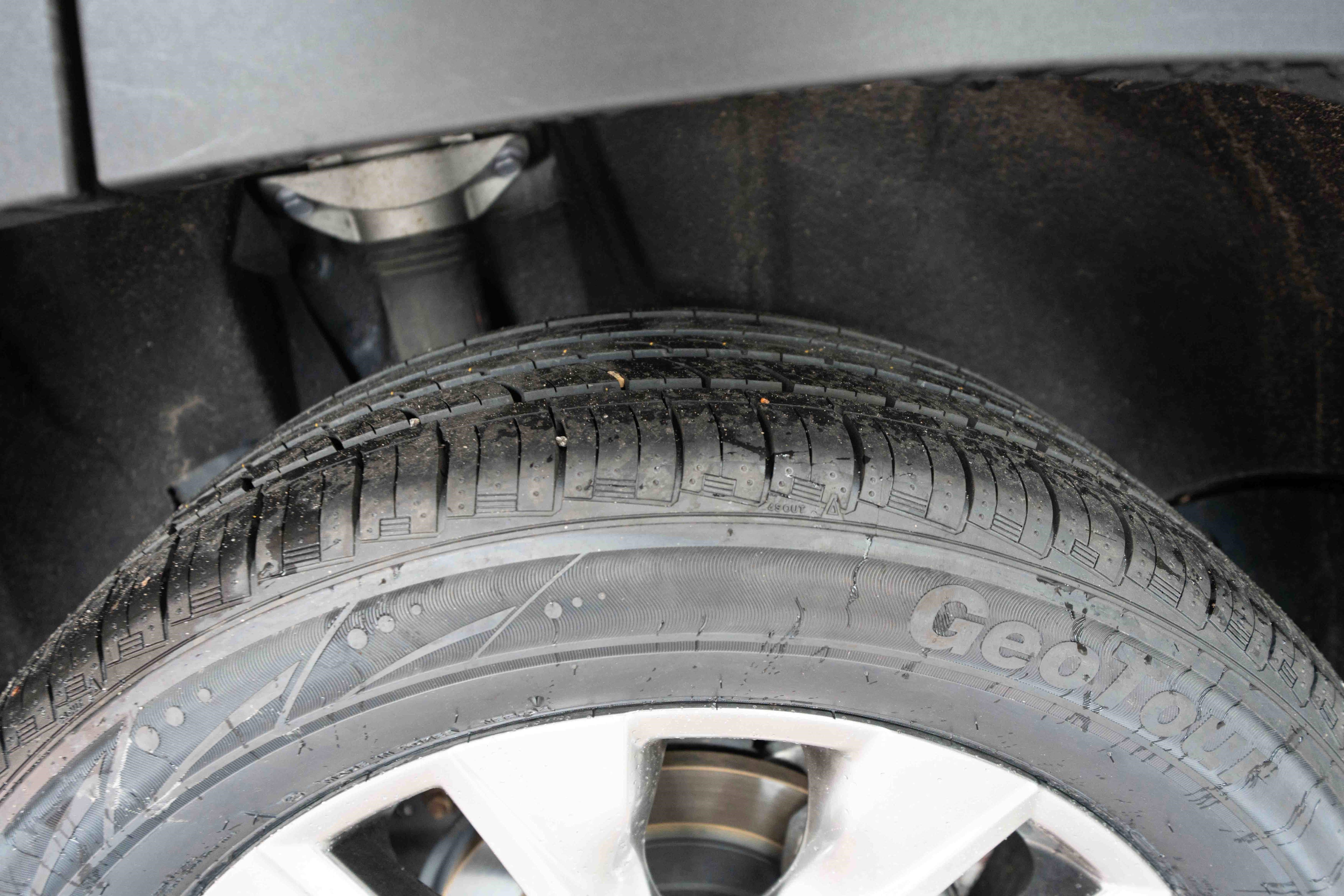 Used 2021 Toyota RAV4 XLE Premium image 31