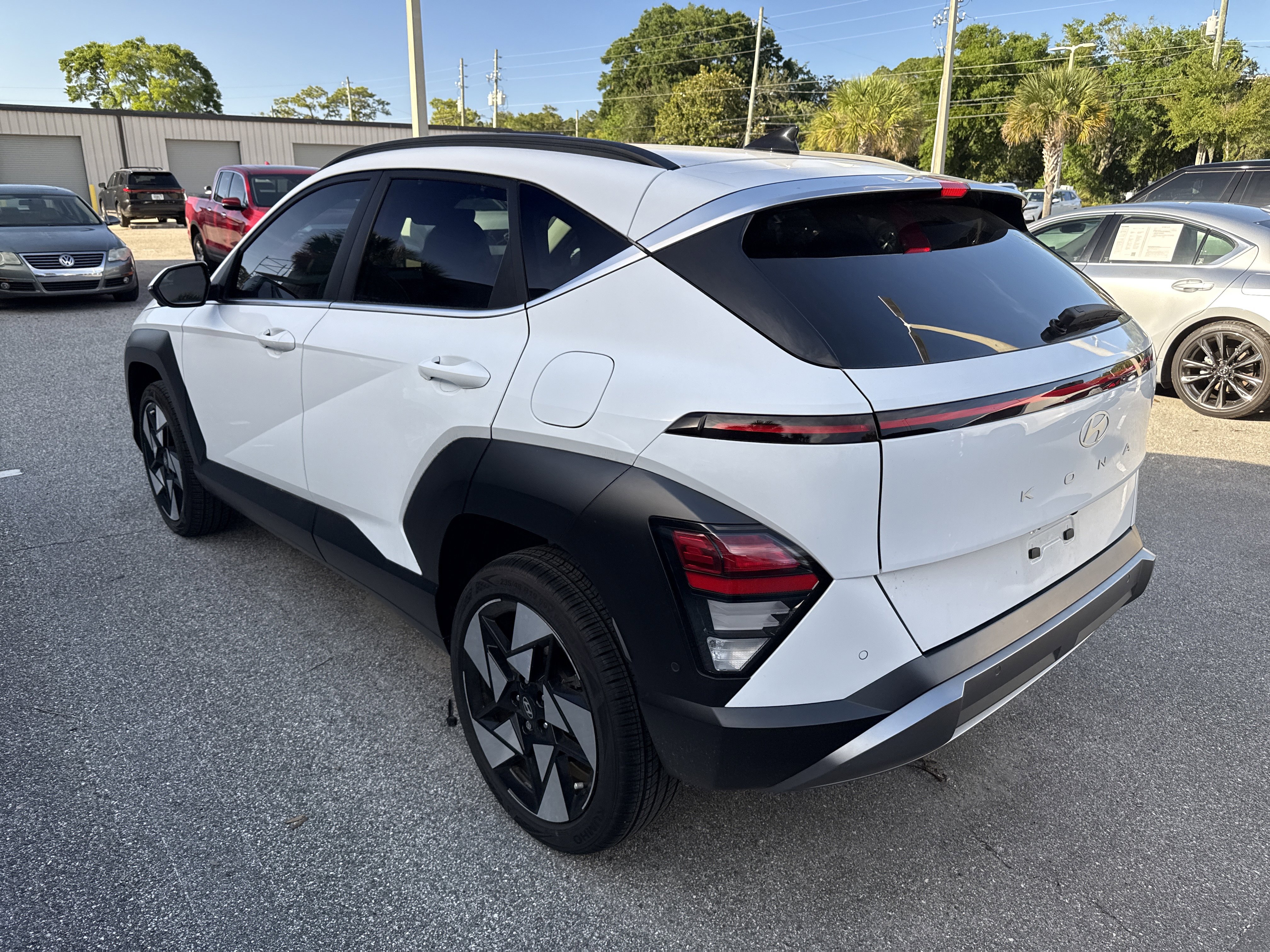 Used 2024 Hyundai Kona Limited AWD/4WD image 3