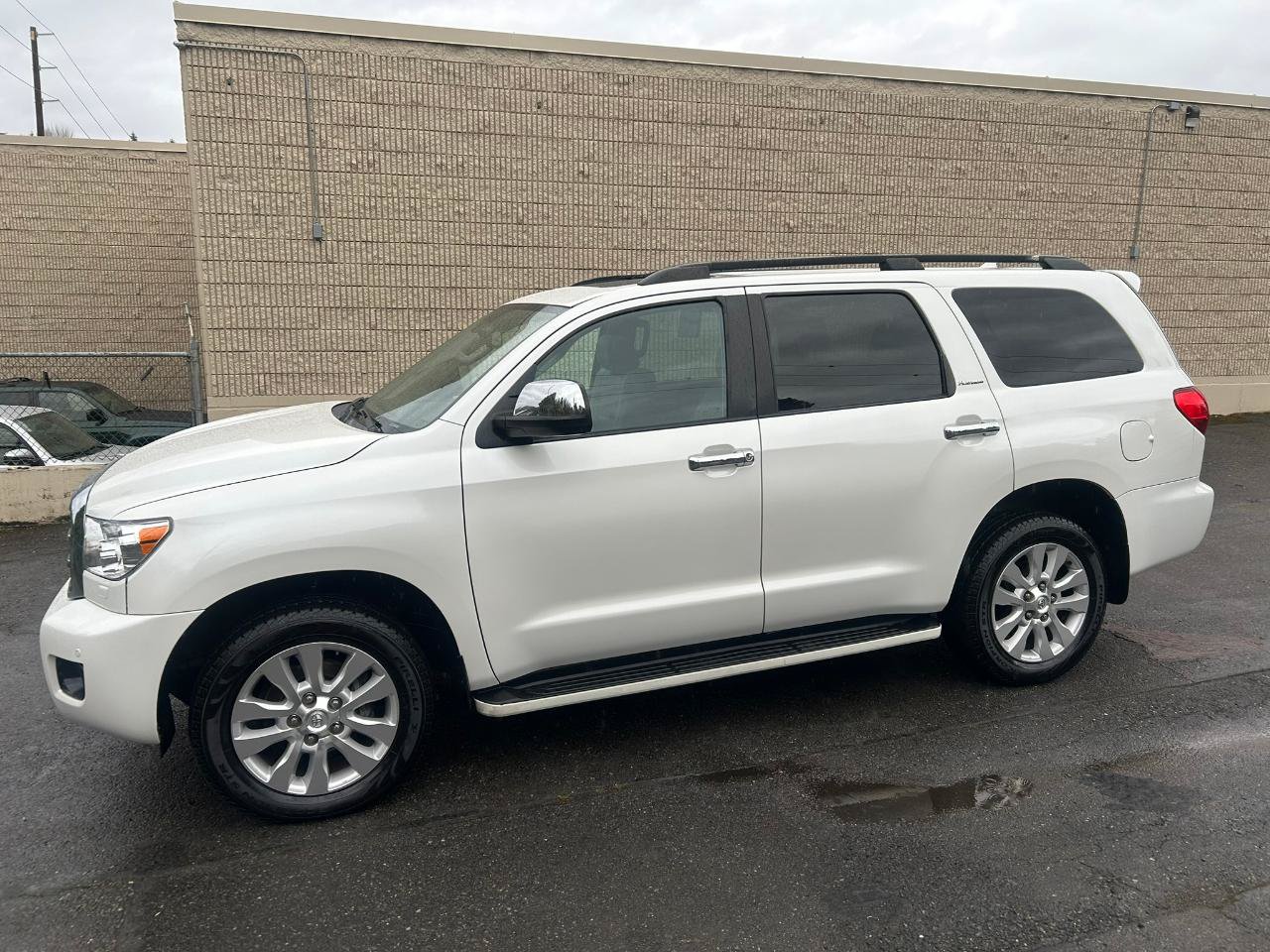 Used 2014 Toyota Sequoia Platinum AWD/4WD image 8