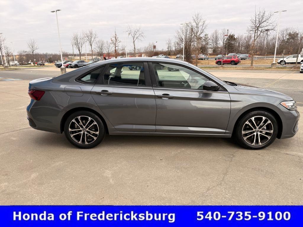 Used 2023 Volkswagen Jetta Sport image 7
