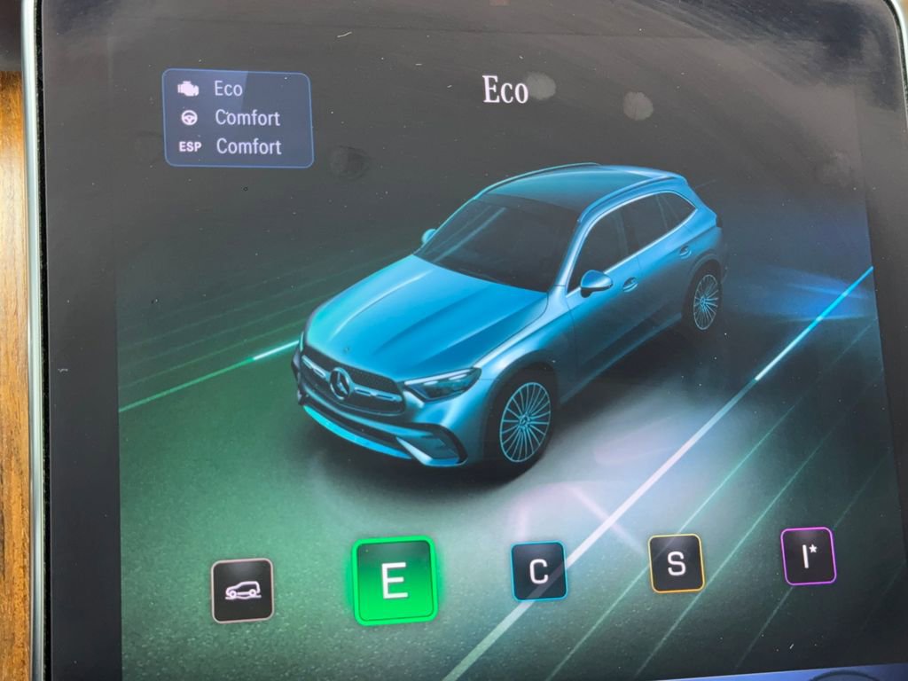 Used 2024 Mercedes-Benz GLC 300 4MATIC image 26