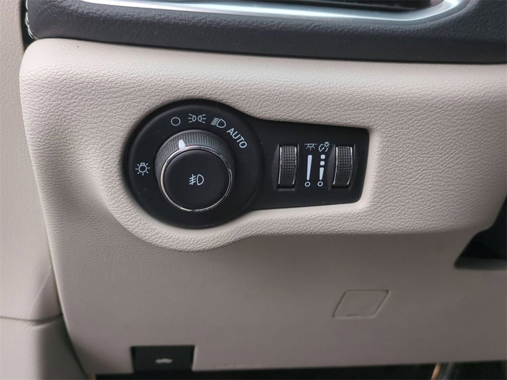 Used 2022 Chrysler Pacifica Limited image 18