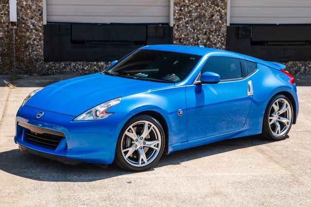 Used 2010 Nissan 370Z Touring w/ Sport Pkg RWD image 4