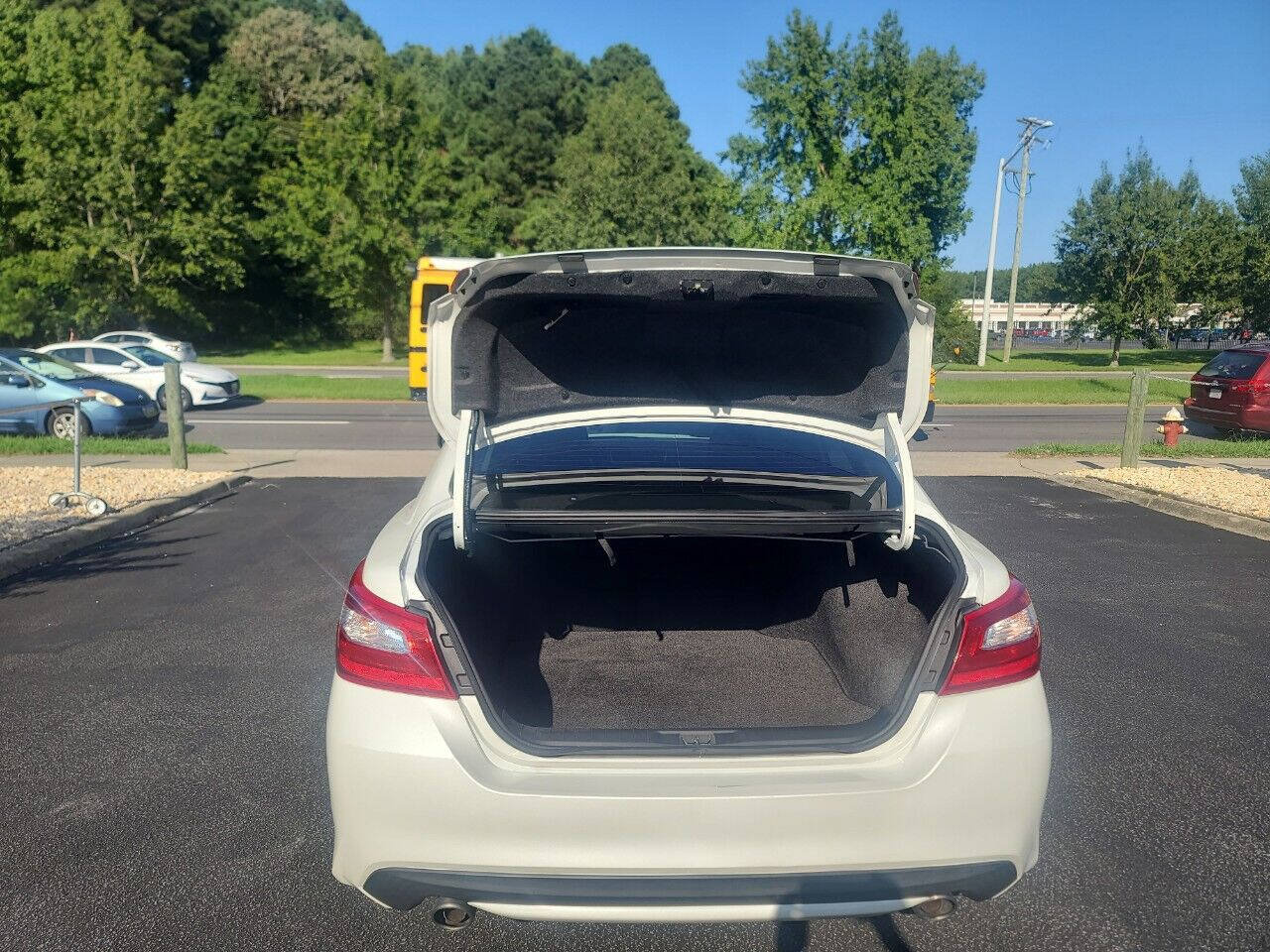 Used 2017 Nissan Altima 2.5 SR w/ Midnight Edition Package FWD image 28
