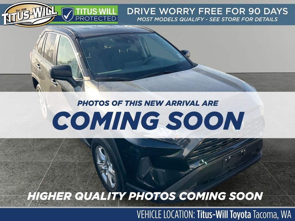 Used 2021 Toyota RAV4 LE image 1