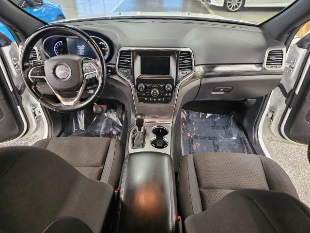 Used 2020 Jeep Grand Cherokee Laredo image 11