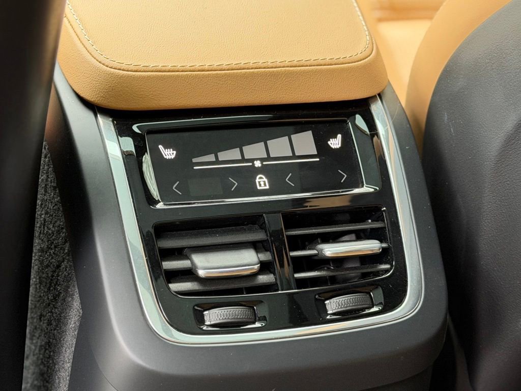 Used 2024 Volvo XC90 T8 Ultimate w/ Protection Package Premier AWD/4WD image 8