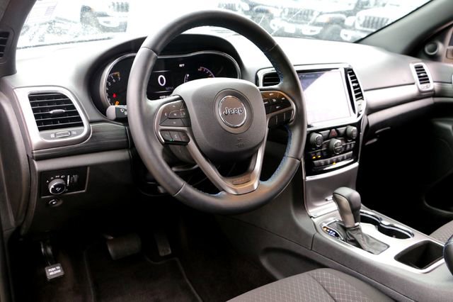 Used 2019 Jeep Grand Cherokee Laredo RWD image 9