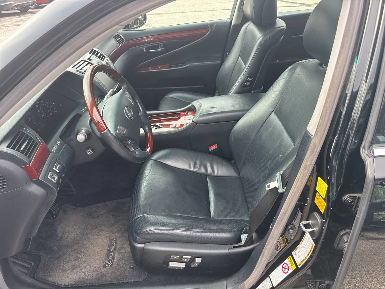 Used 2011 Lexus LS 460 AWD w/ Comfort Pkg image 9