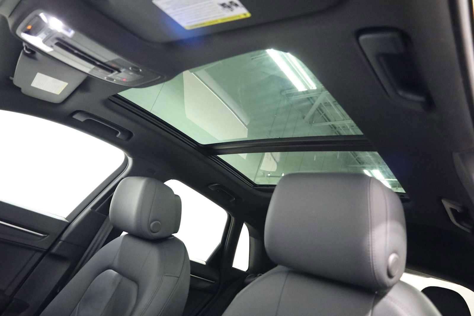 Used 2023 Audi Q3 2.0T Premium w/ Convenience Package image 18