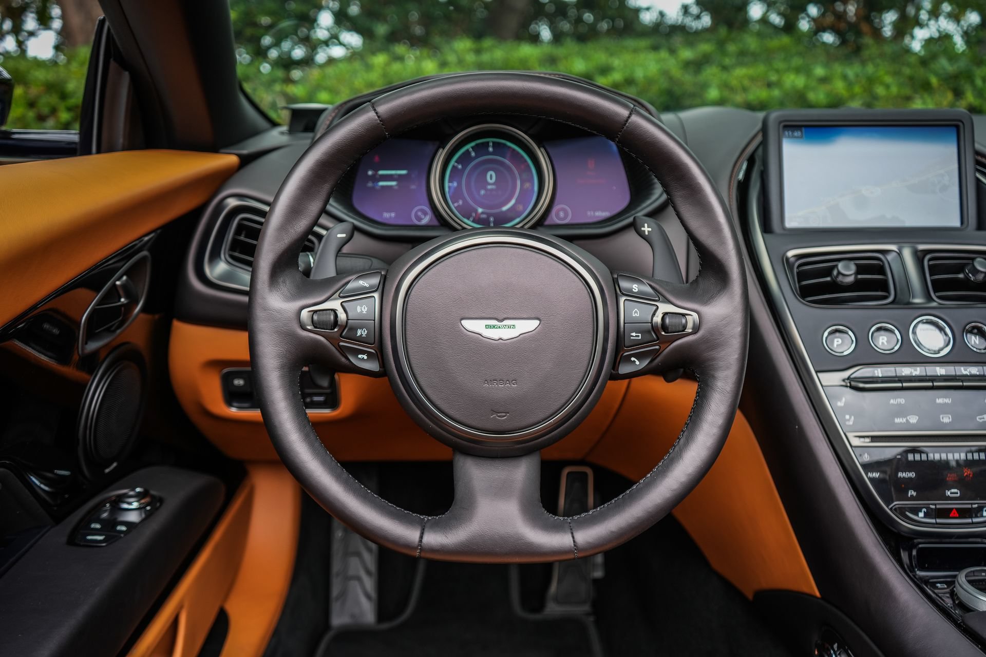 Used 2023 Aston Martin DB11 Volante RWD image 24