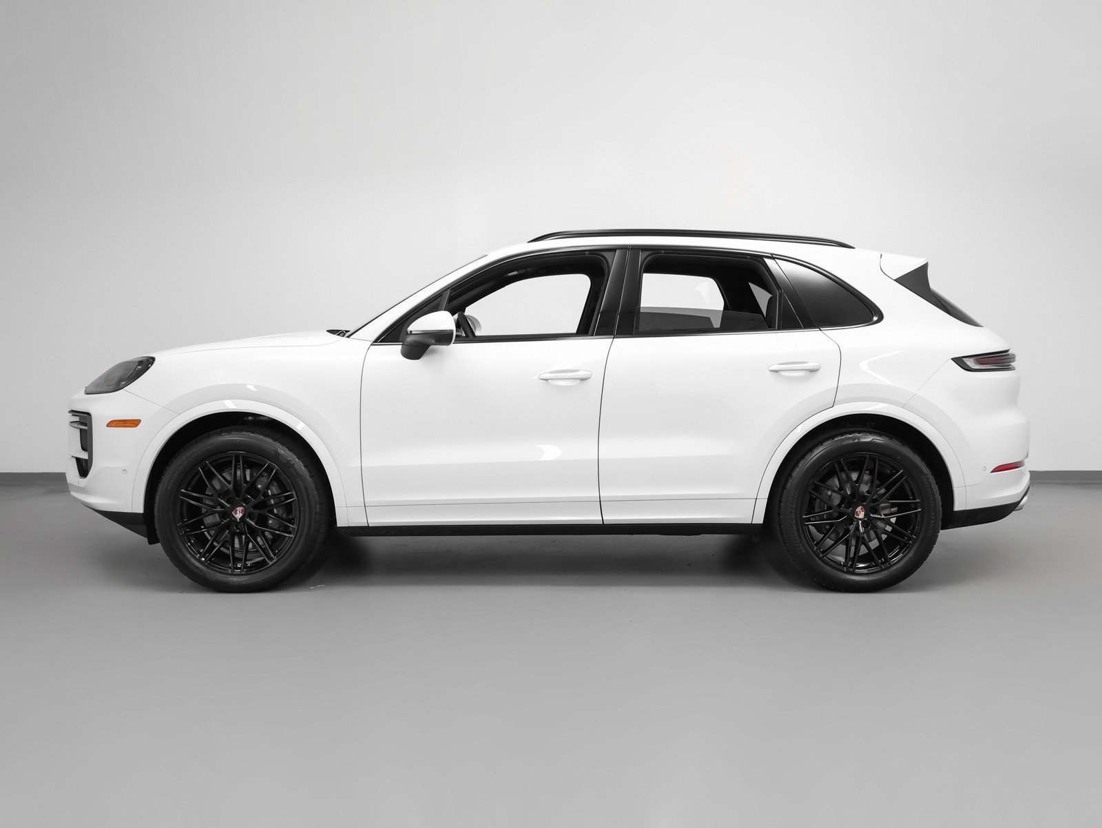 Used 2025 Porsche Cayenne image 2