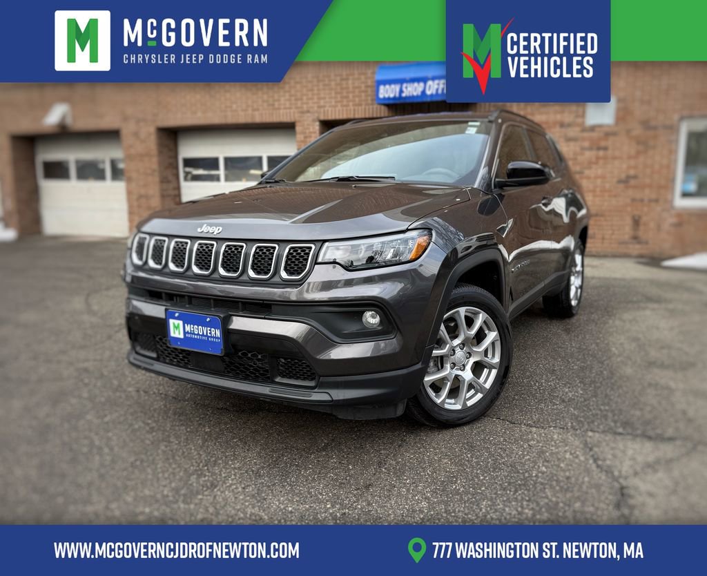 Used 2023 Jeep Compass Latitude image 1