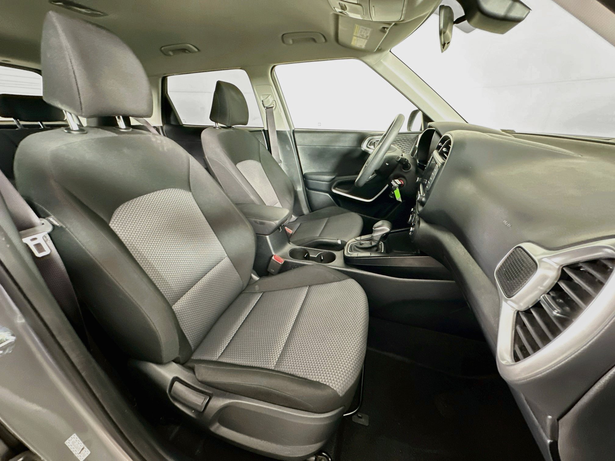 Used 2025 Kia Soul LX w/ LX Technology Package FWD image 29