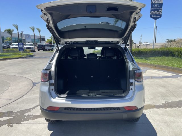 Used 2024 Jeep Compass Latitude AWD/4WD image 25