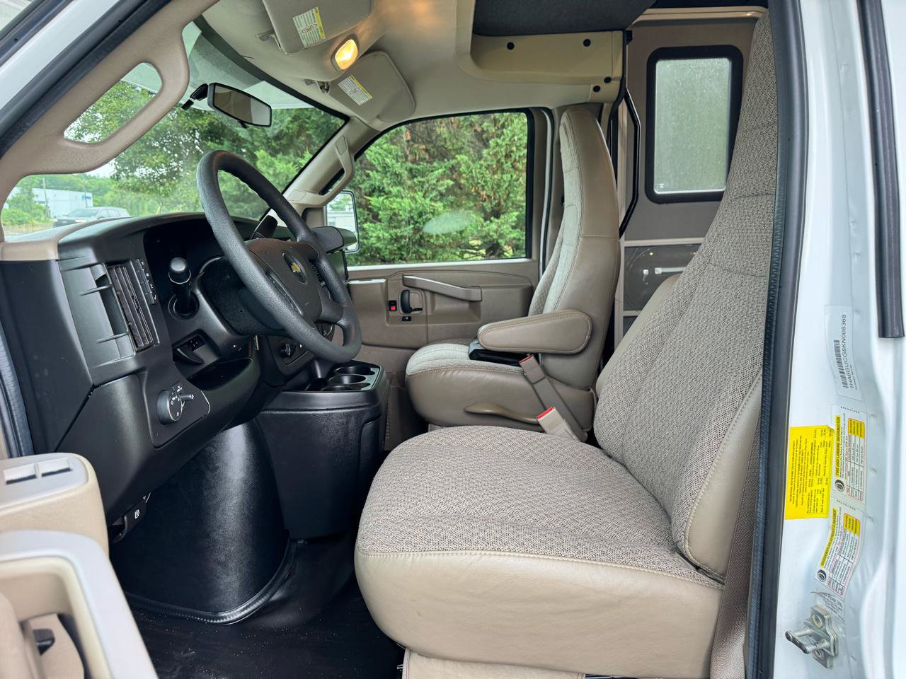 Used 2019 Chevrolet Express 4500 w/ RV Package RWD image 9
