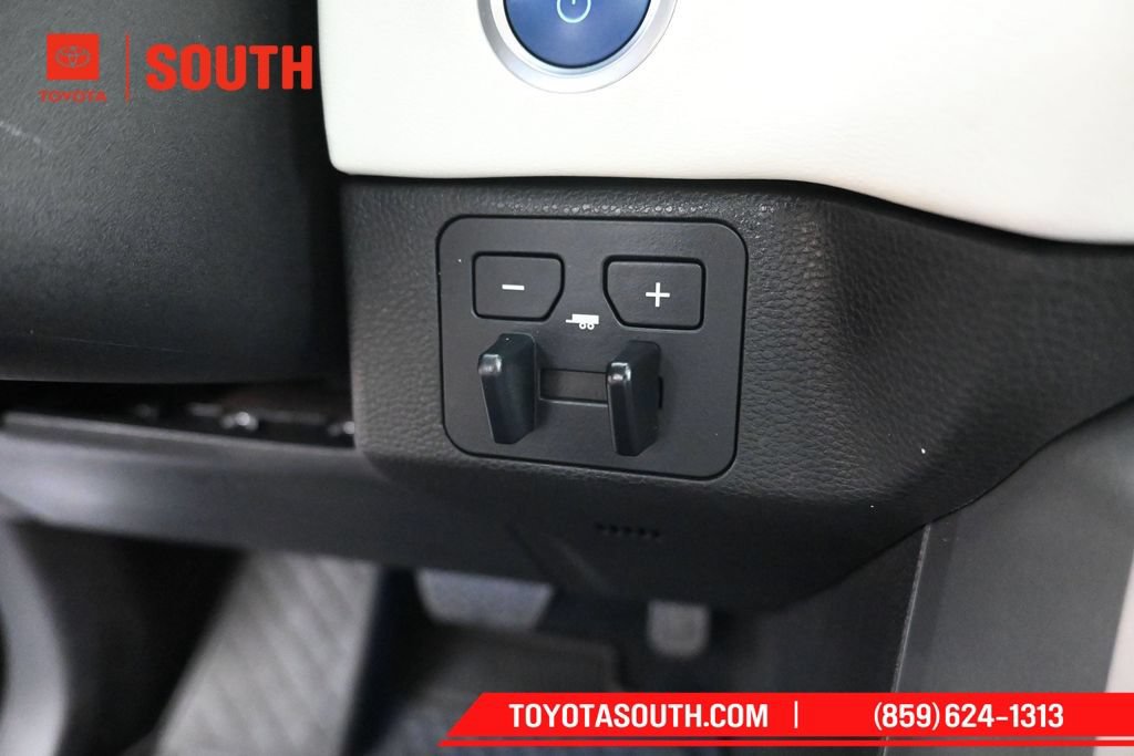 Used 2024 Toyota Sequoia Capstone AWD/4WD image 22