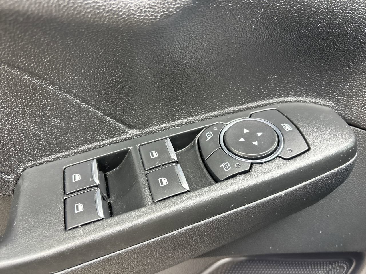 Used 2022 Ford Escape SEL image 18