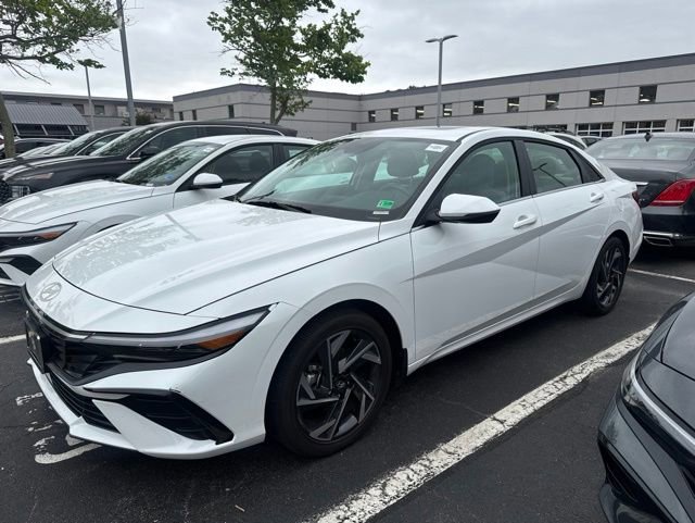 Used 2025 Hyundai Elantra Limited FWD image 6