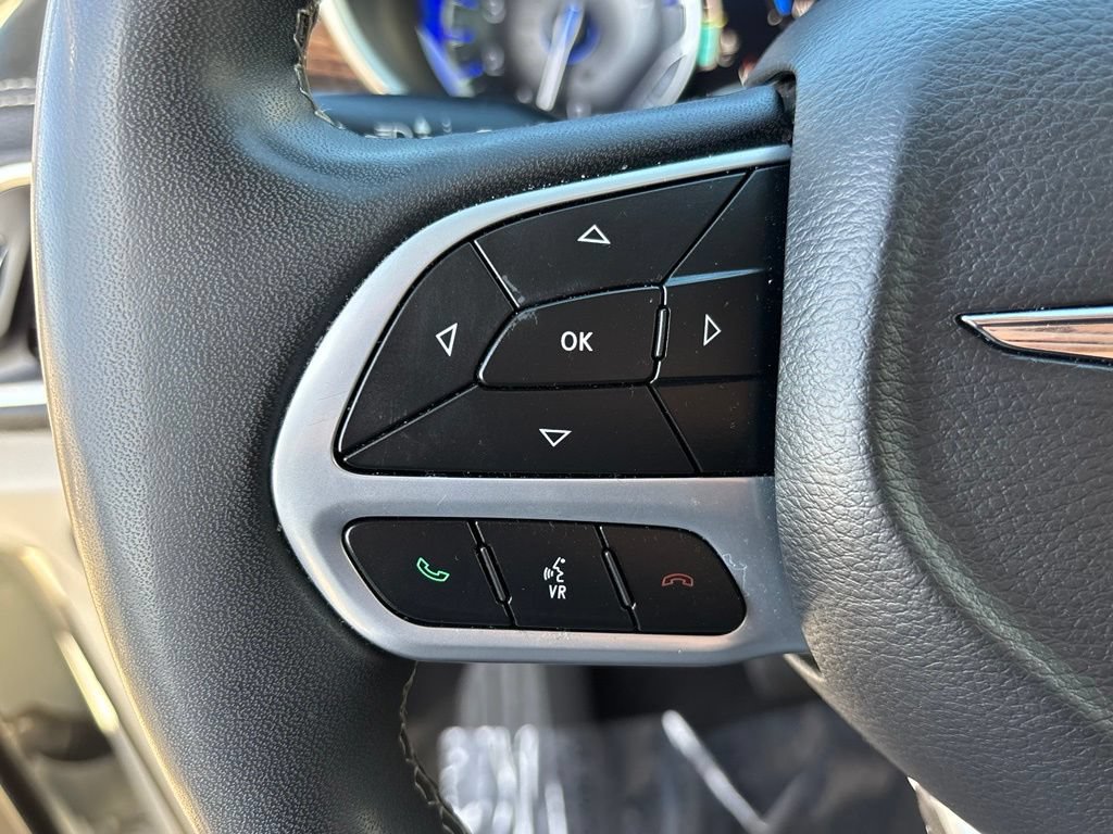 Used 2023 Chrysler Pacifica Limited FWD image 13