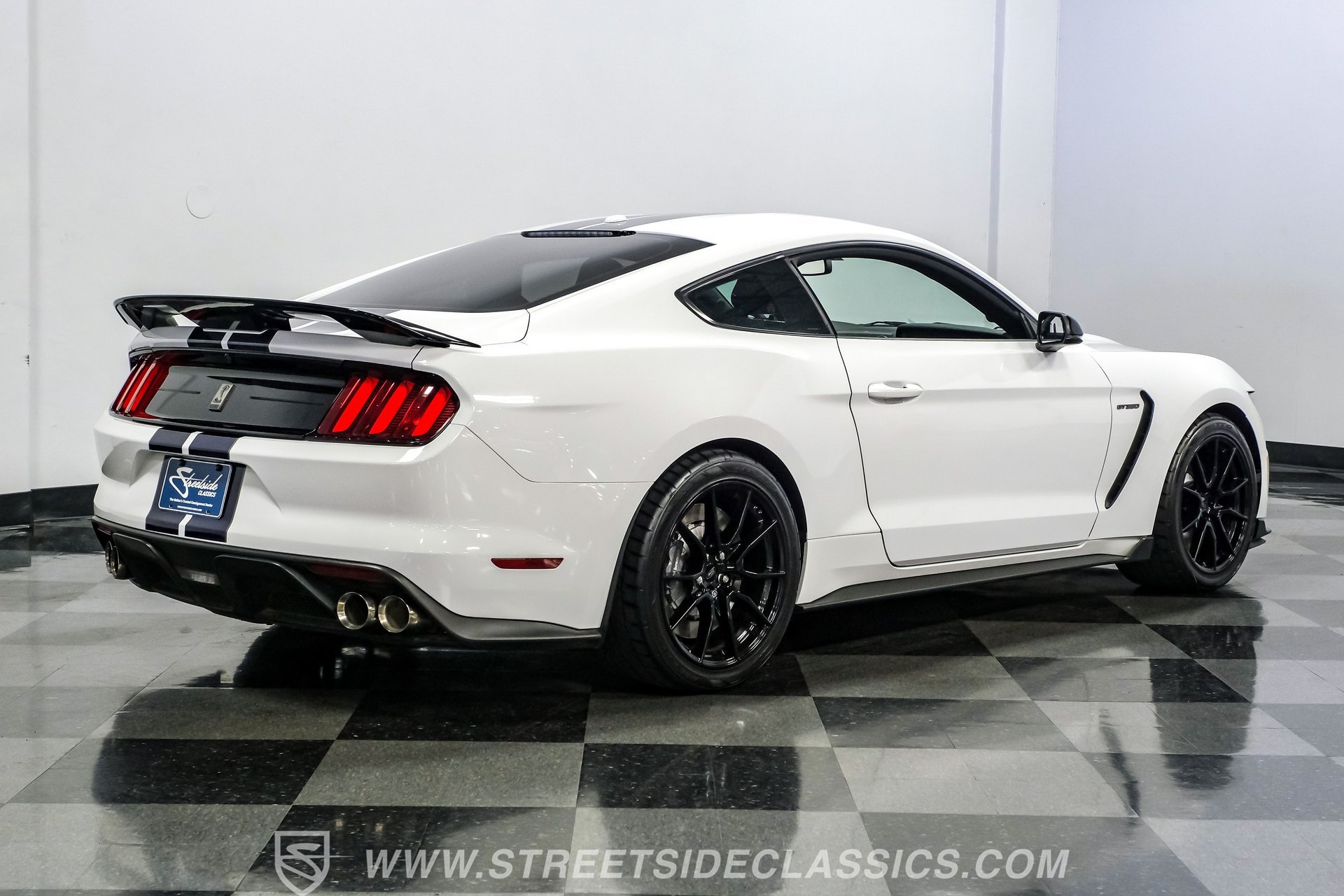 Used 2019 Ford Mustang Shelby GT350 w/ Technology Package RWD image 12