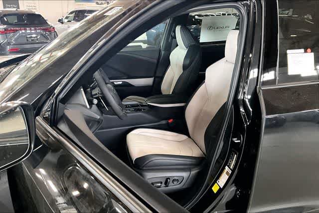 New 2026 Lexus TX 500h AWD w/ Technology Package image 9