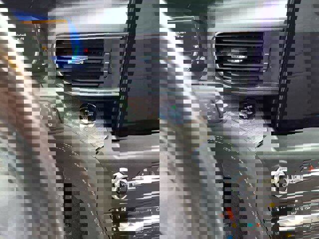 Used 2020 Ford Explorer Platinum w/ Premium Technology Package image 17