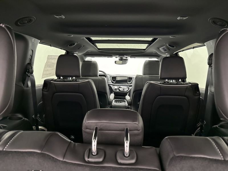 New 2026 Chrysler Pacifica Limited image 10