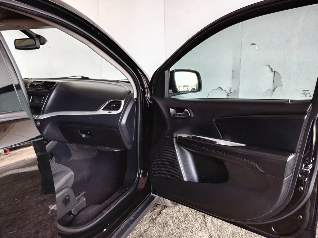 Used 2018 Dodge Journey SXT w/ Connectivity Group FWD image 10