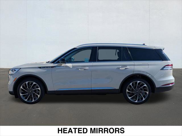 Used 2023 Lincoln Aviator Reserve w/ Equipment Group 201A image 2