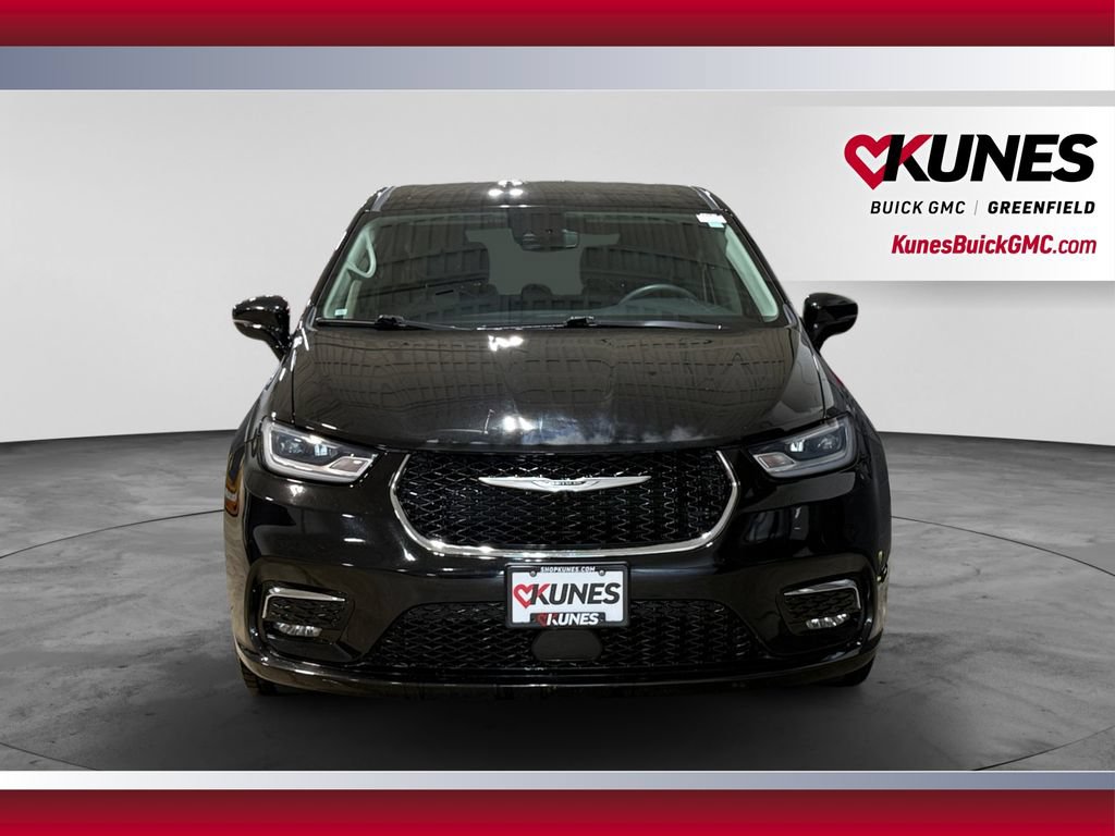 Used 2024 Chrysler Pacifica Touring-L FWD image 4
