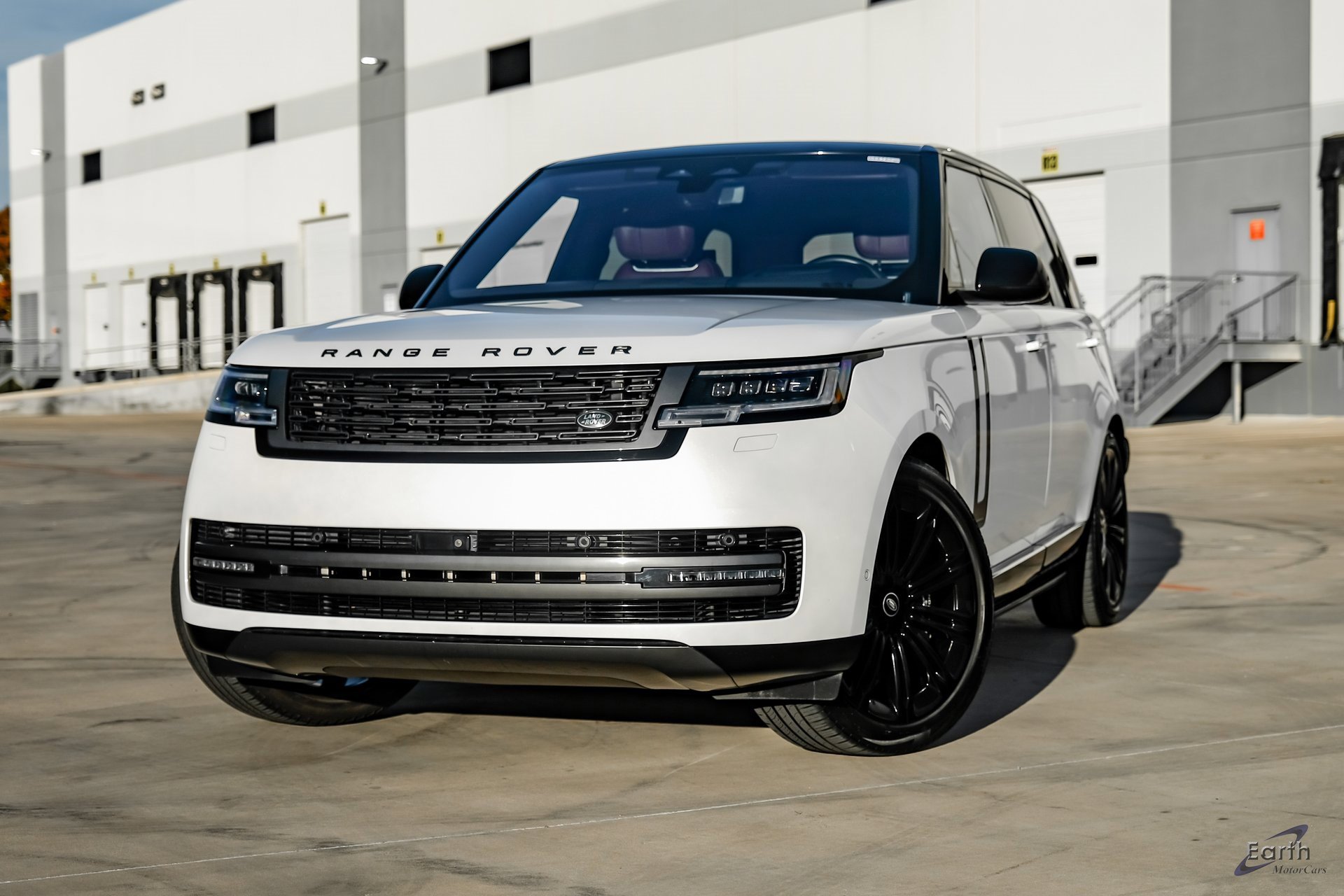 Used 2023 Land Rover Range Rover Long Wheelbase Autobiography image 3